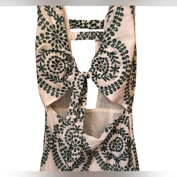 Green and white dress - Picture 7 of 9